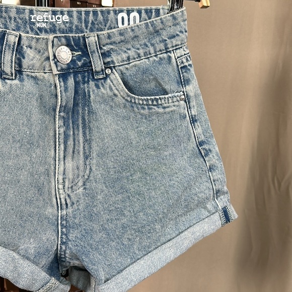 Refuge Light Blue Wash Denim 90s Style Denim Jean Shorts w Rolled Hem Size 00 - Picture 5 of 9